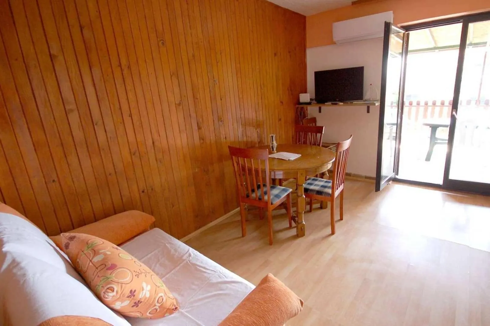 Apartments With A Parking Space Njivice, Krk - 21867 Croatia